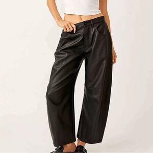 Free People- We The Free- Good Luck Vegan Barrel jeans